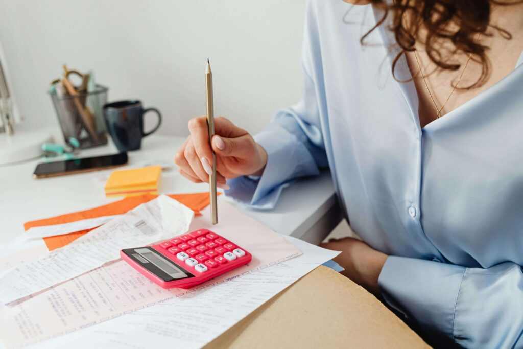 Understanding the Difference Between Bookkeeping and Accounting